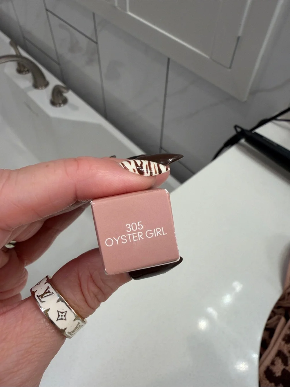 MAC LIP GLOSS - Oyster Girl